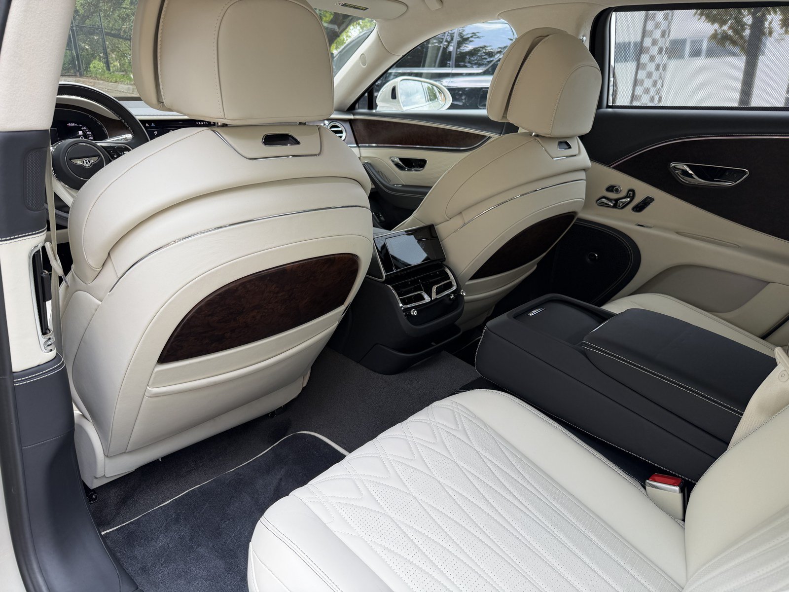 Used 2026 Bentley Flying Spur Azure AWD/4WD image 40