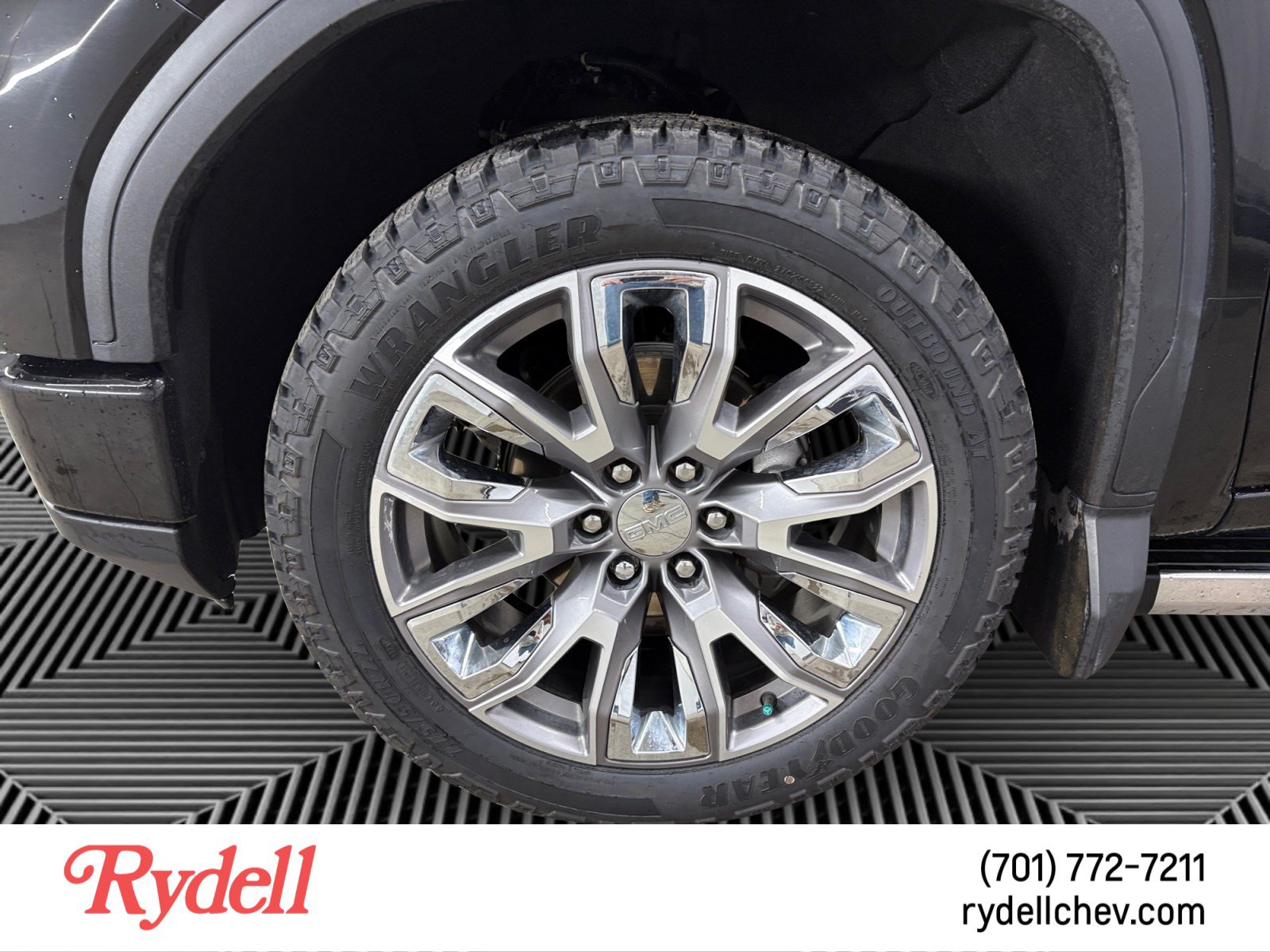 Used 2024 GMC Sierra 1500 Denali AWD/4WD image 9