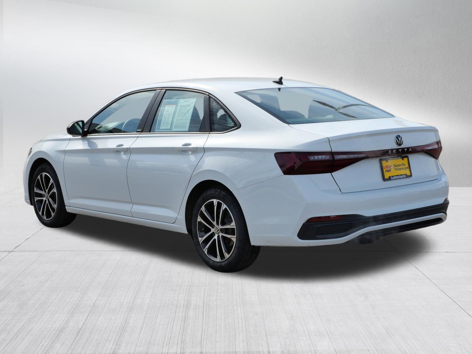 Certified 2025 Volkswagen Jetta Sport image 5