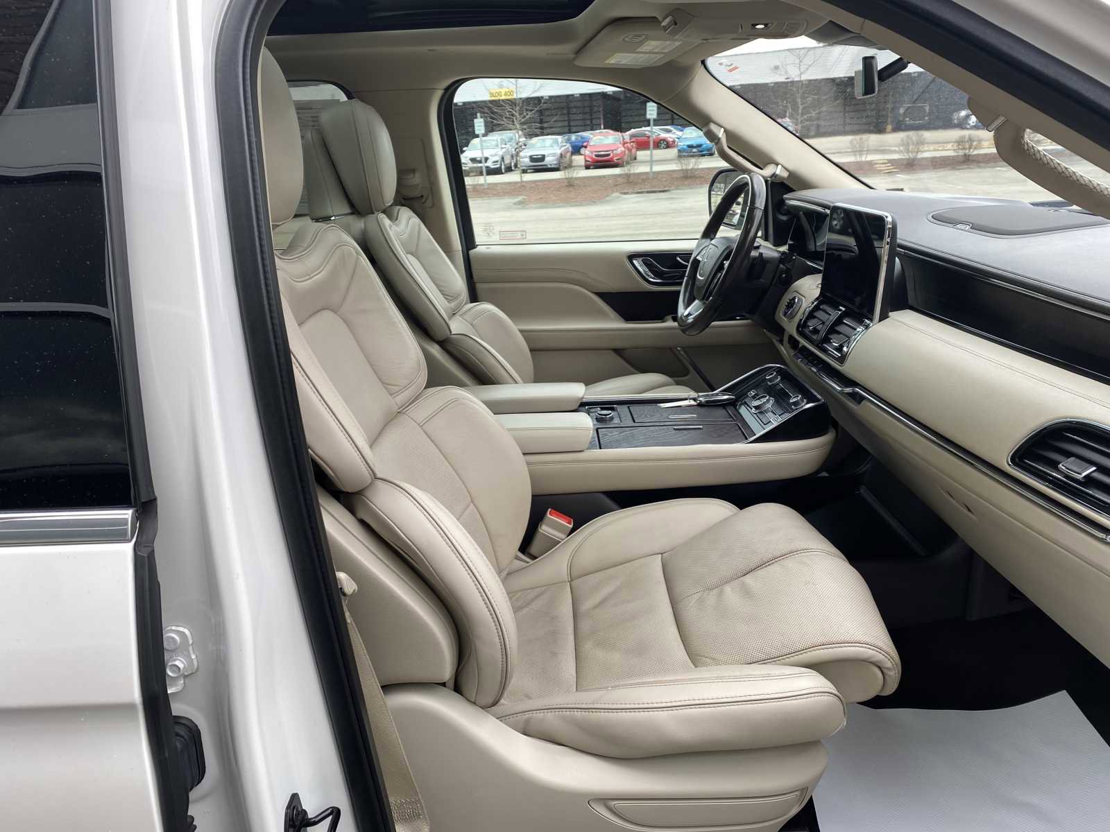 Used 2018 Lincoln Navigator L Reserve w/ Technology Package image 33