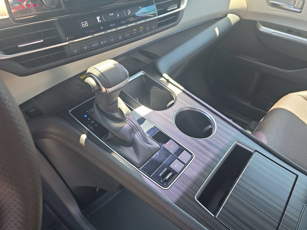 Used 2021 Toyota Sienna Platinum FWD image 23
