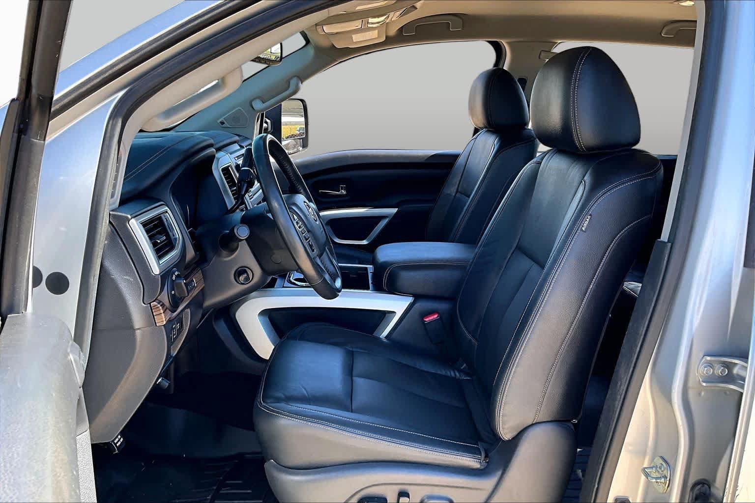 Used 2017 Nissan Titan SL AWD/4WD image 8