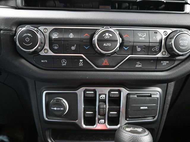 Used 2025 Jeep Wrangler Sahara image 31