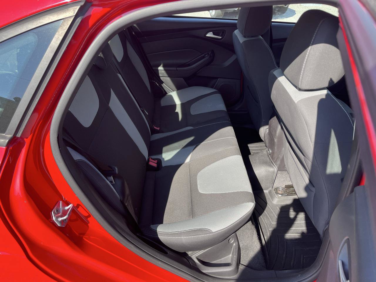 Used 2014 Ford Focus SE w/ SE Sport Package FWD image 14