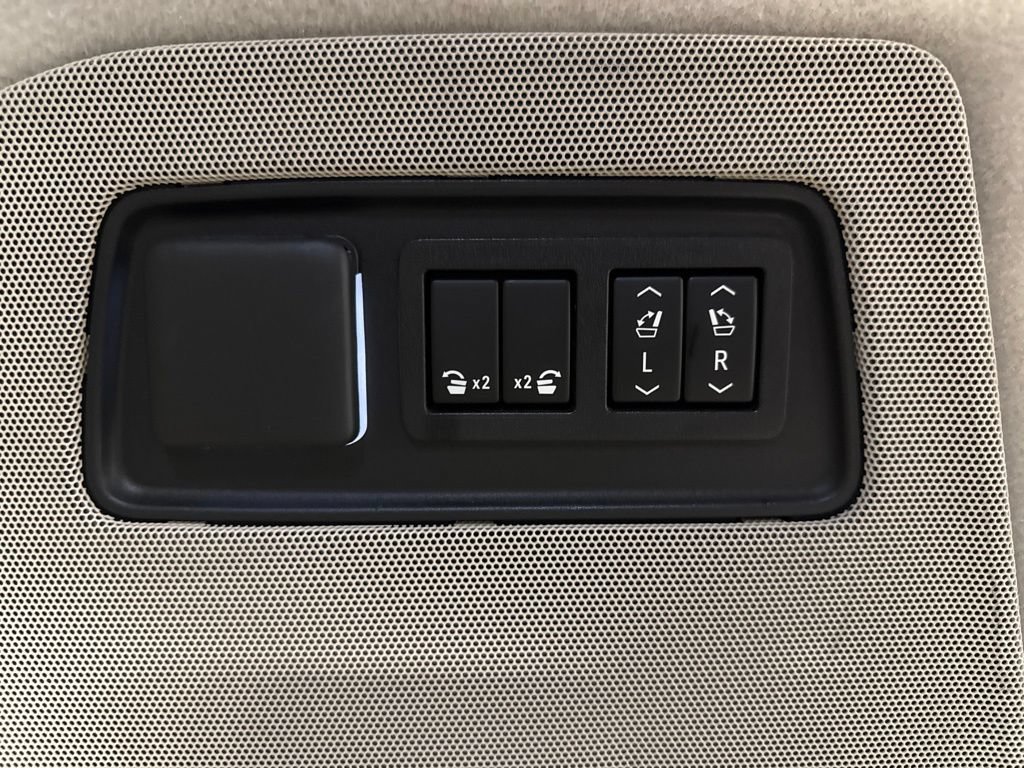 Used 2021 Cadillac Escalade Premium Luxury Platinum AWD/4WD image 30