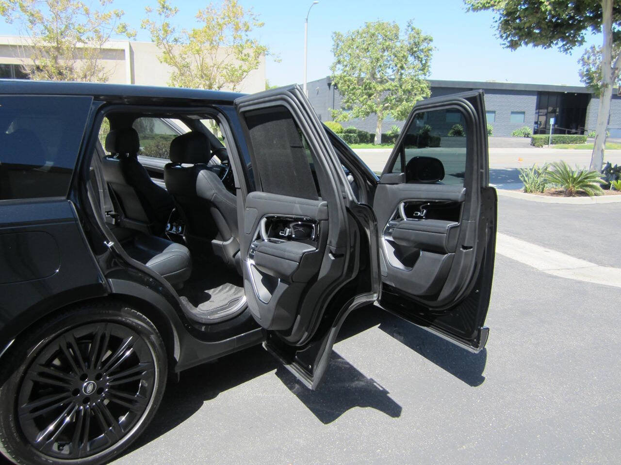 Used 2023 Land Rover Range Rover SE AWD/4WD image 16