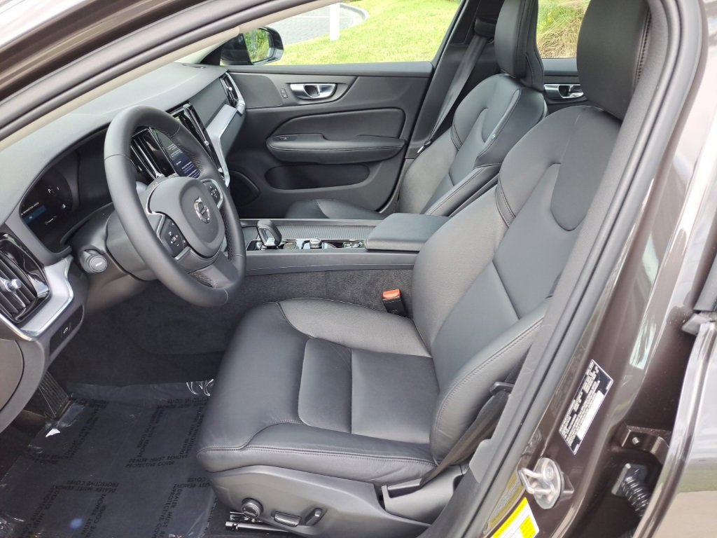 Used 2025 Volvo S60 B5 Core image 13