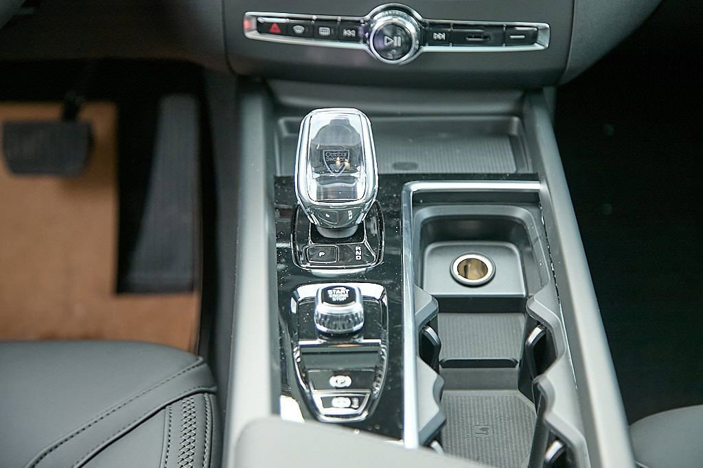 New 2026 Volvo XC60 B5 Plus w/ Protection Package Premier image 28