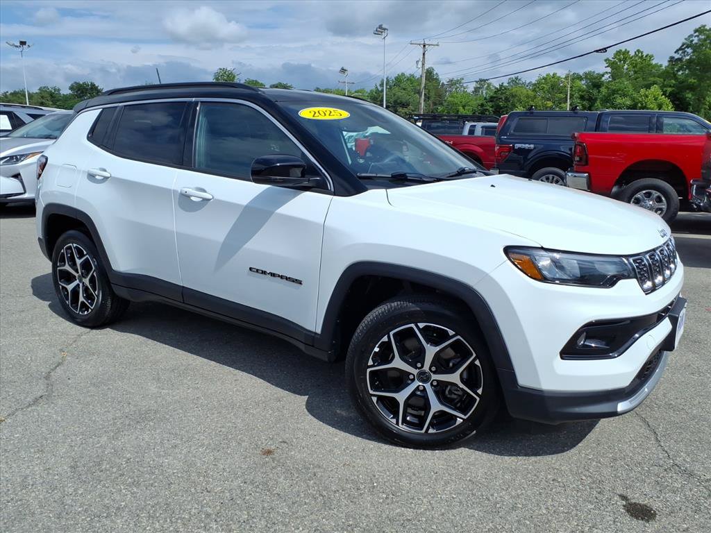 Used 2025 Jeep Compass Limited AWD/4WD image 2
