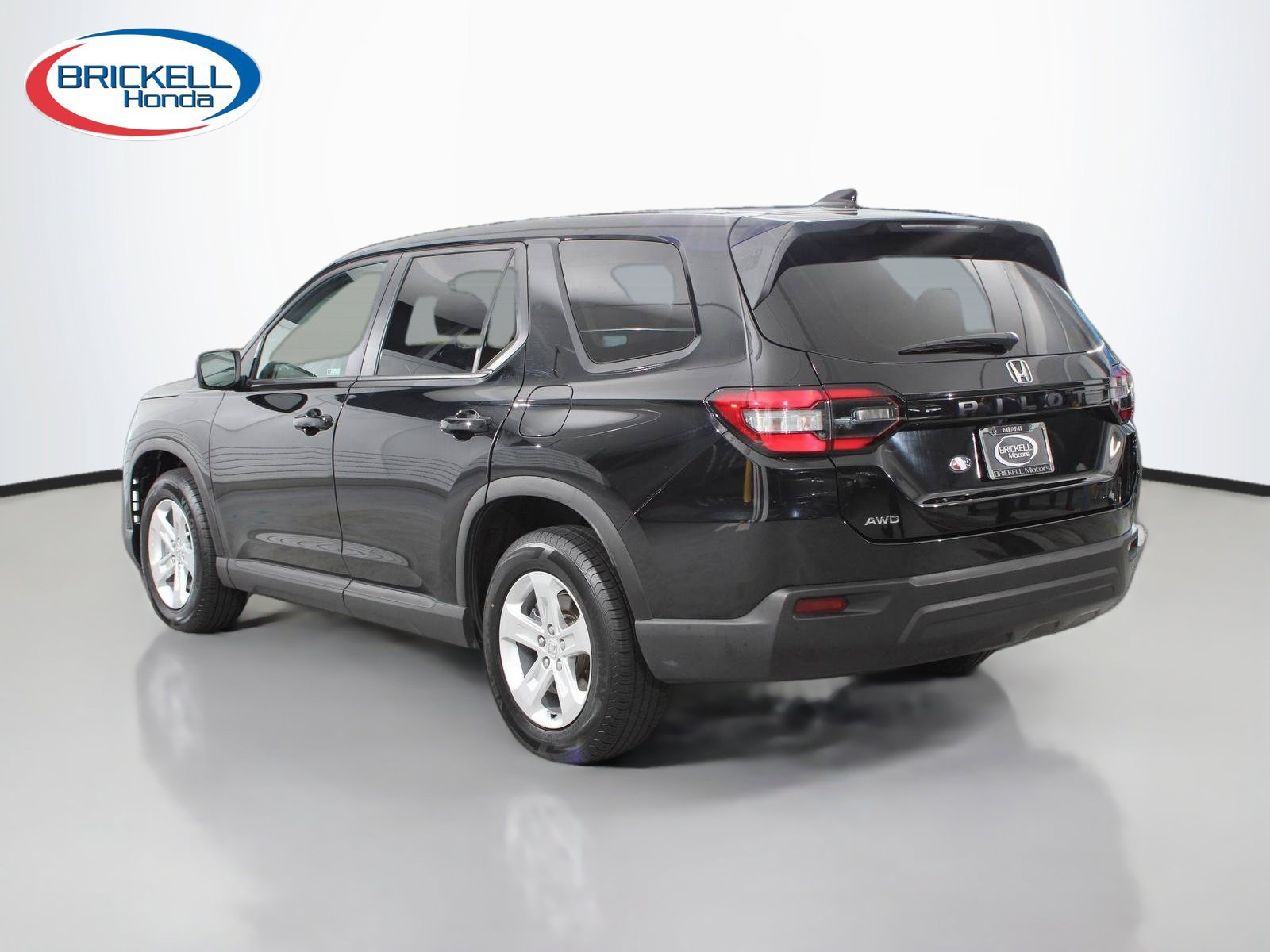 Certified 2023 Honda Pilot LX image 4