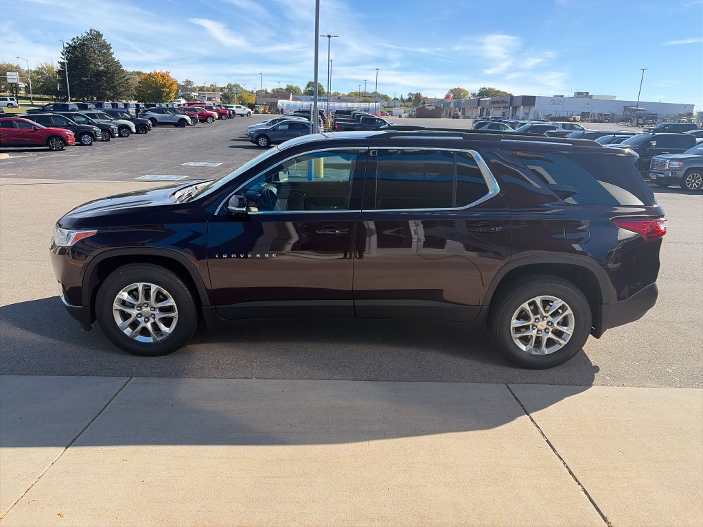 Used 2020 Chevrolet Traverse LT w/ Driver Confidence II Package AWD/4WD image 4