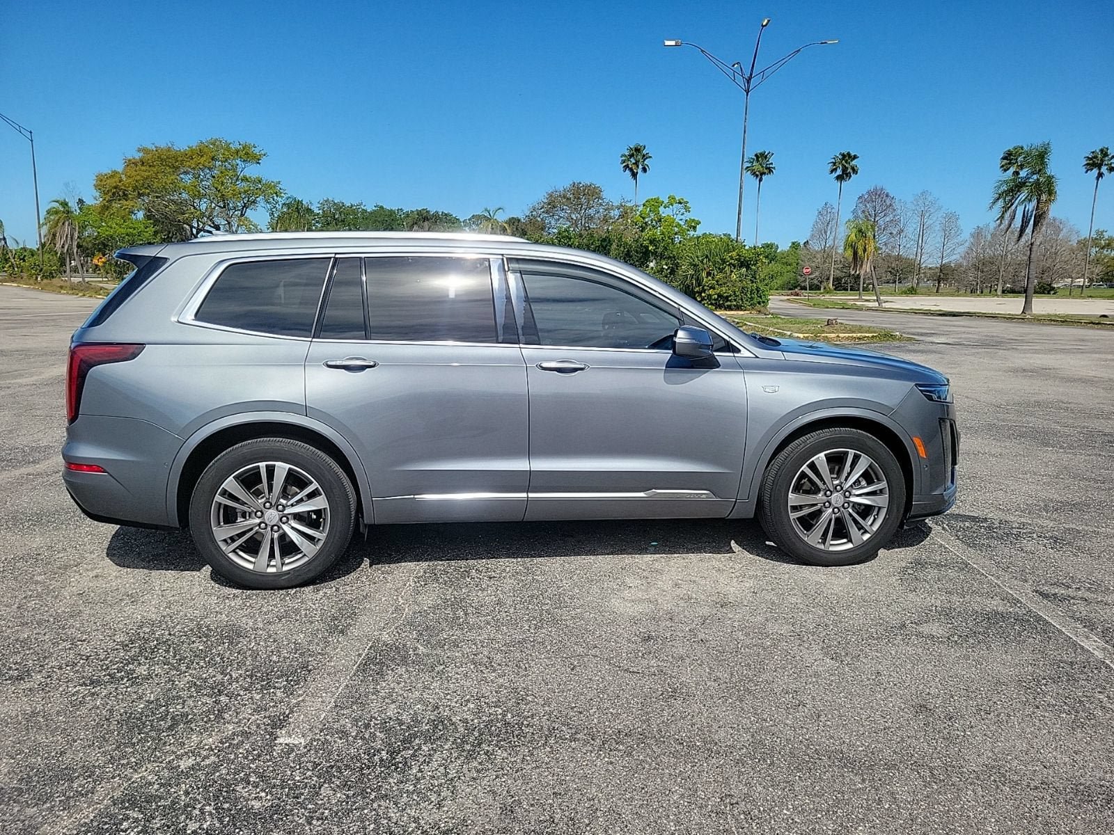 Certified 2021 Cadillac XT6 Premium Luxury FWD image 5