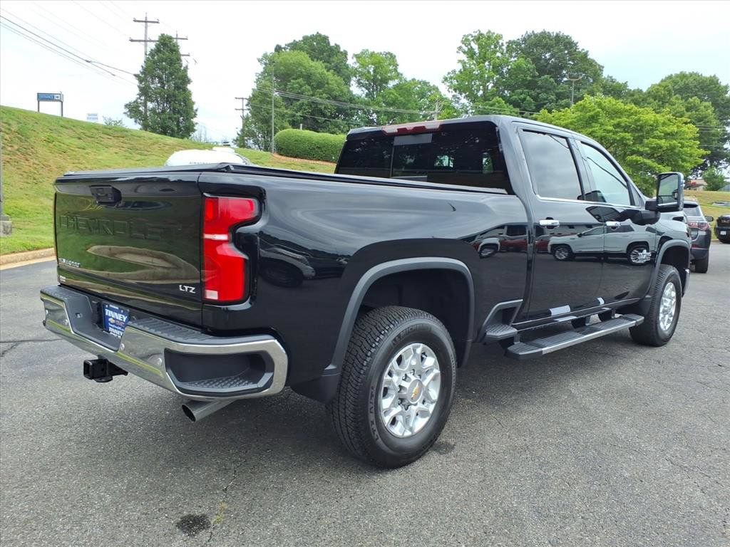 Used 2026 Chevrolet Silverado 2500 LTZ w/ LTZ Texas Edition AWD/4WD image 3