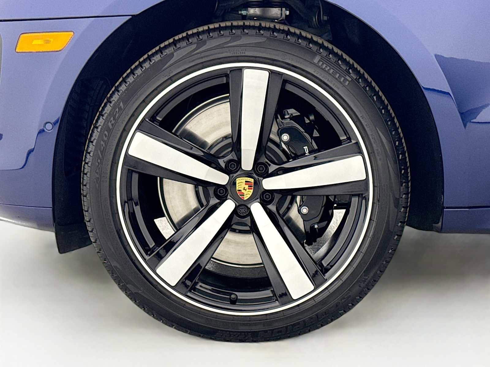 Certified 2025 Porsche Macan GTS image 33