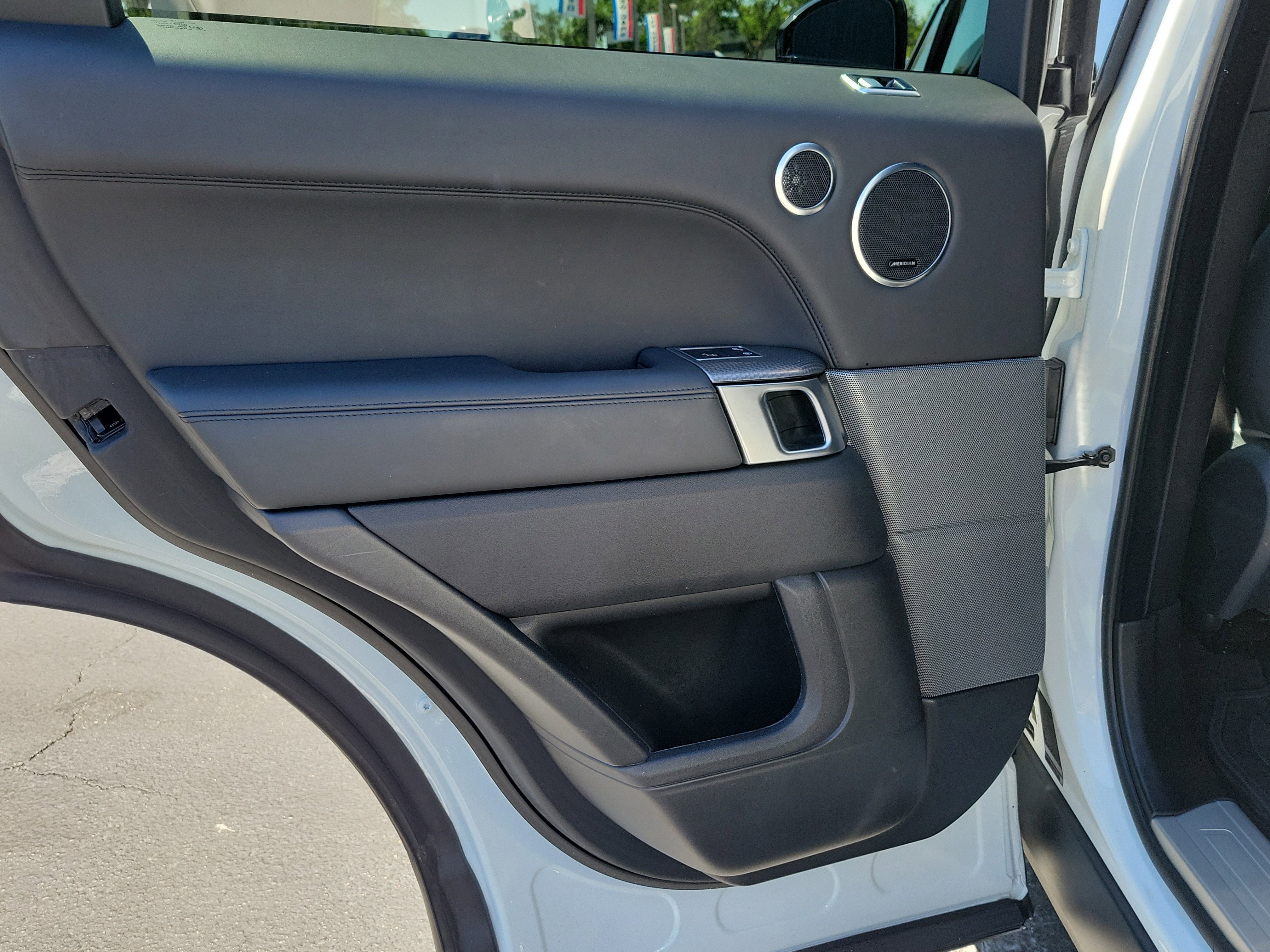 Used 2020 Land Rover Range Rover Sport HST image 12