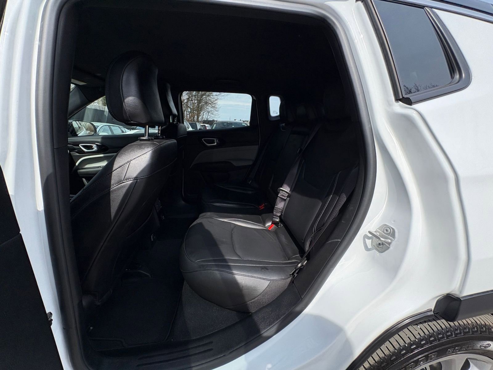 Used 2025 Jeep Compass Limited image 23