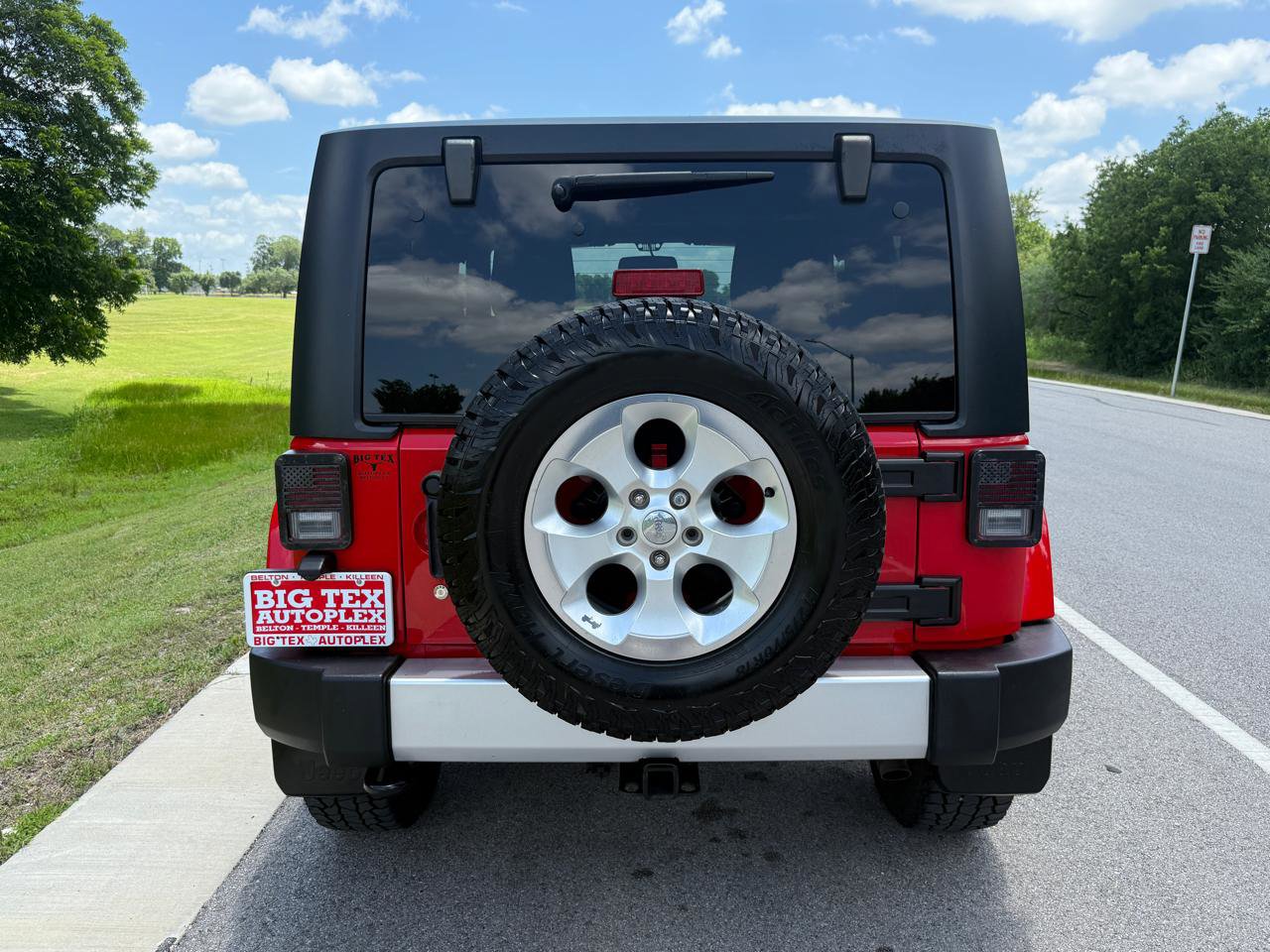 Used 2015 Jeep Wrangler Sahara w/ Trailer Tow Group AWD/4WD image 9