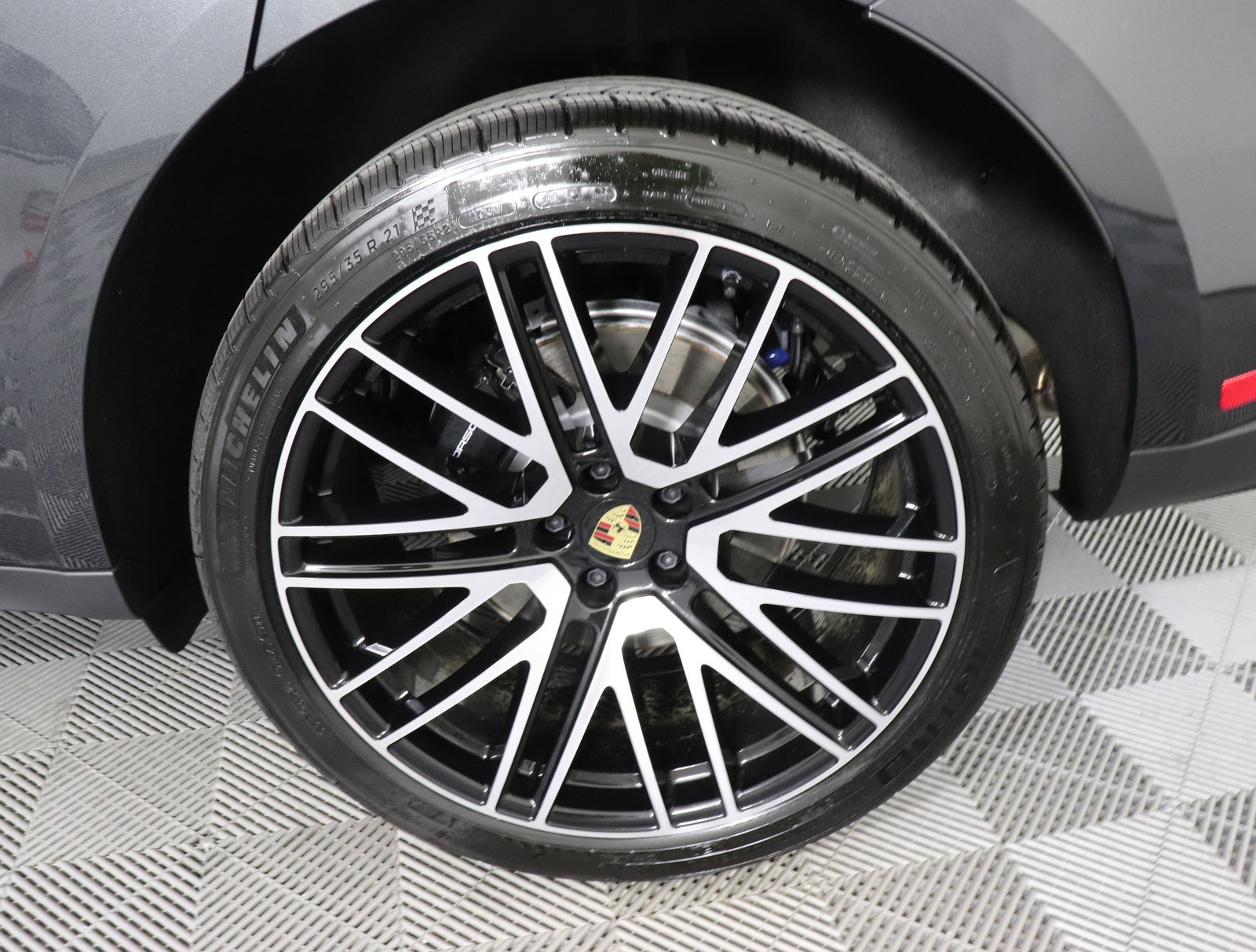 Used 2025 Porsche Macan image 15