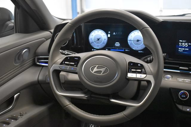 Used 2025 Hyundai Elantra SEL FWD image 24