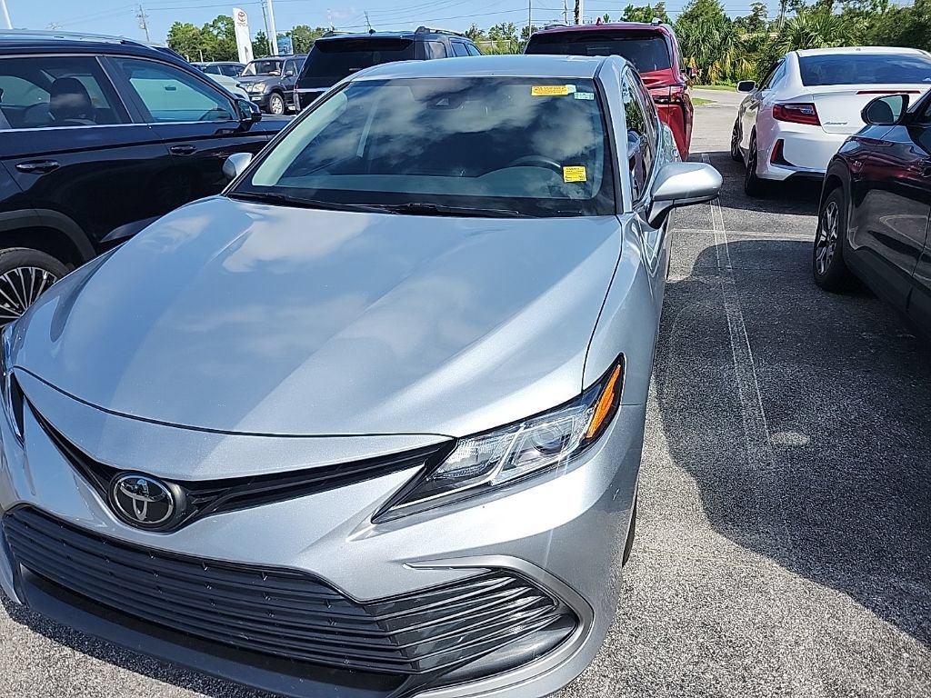 Used 2023 Toyota Camry LE FWD image 5
