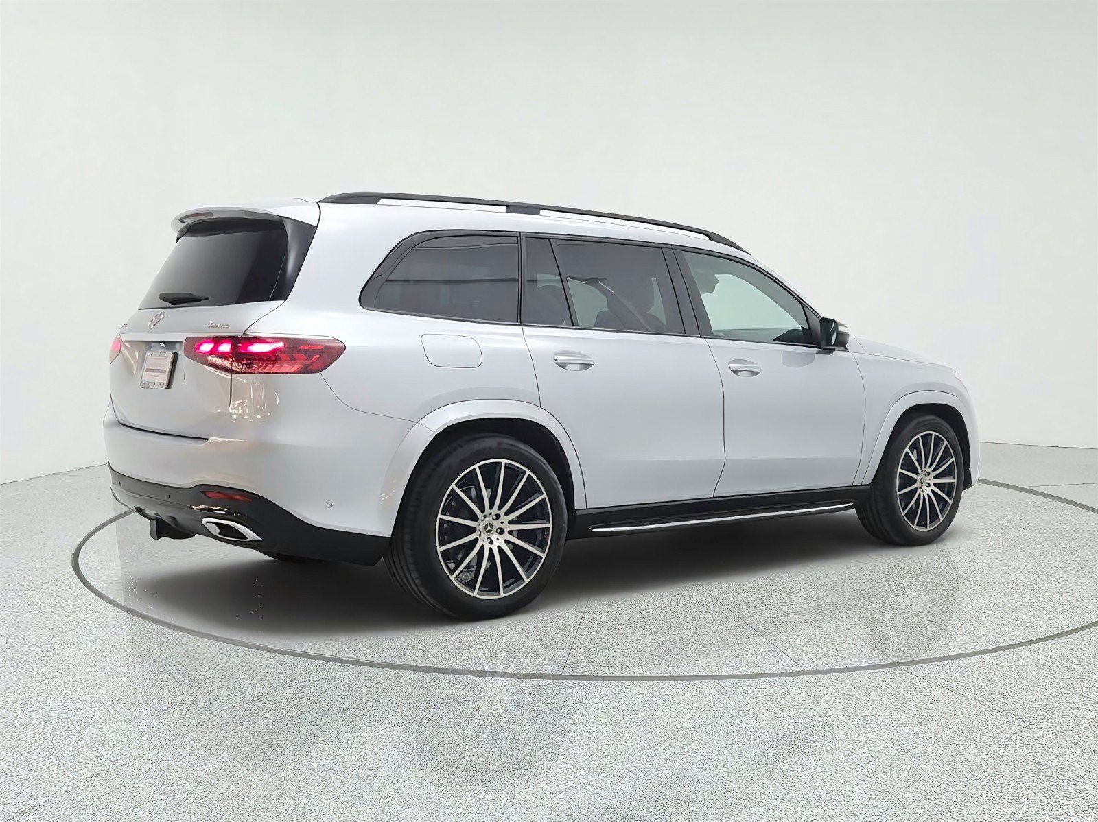 Used 2025 Mercedes-Benz GLS 450 4MATIC w/ AMG Line Exterior image 5