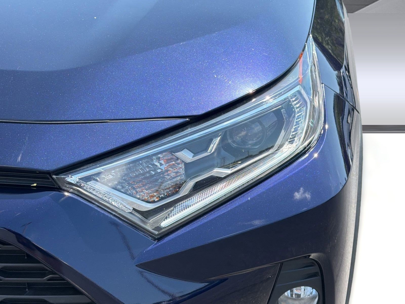 Used 2021 Toyota RAV4 XLE Premium image 11