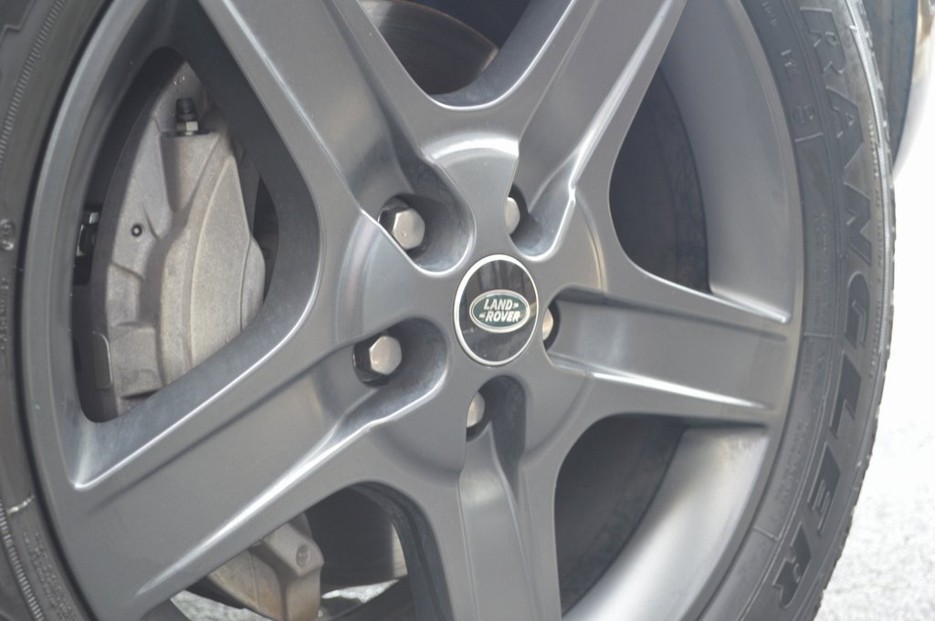 Used 2024 Land Rover Defender 90 X-Dynamic SE image 13