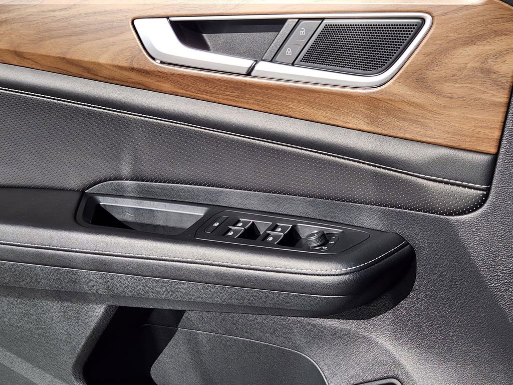 Used 2025 Volkswagen Atlas SE image 12