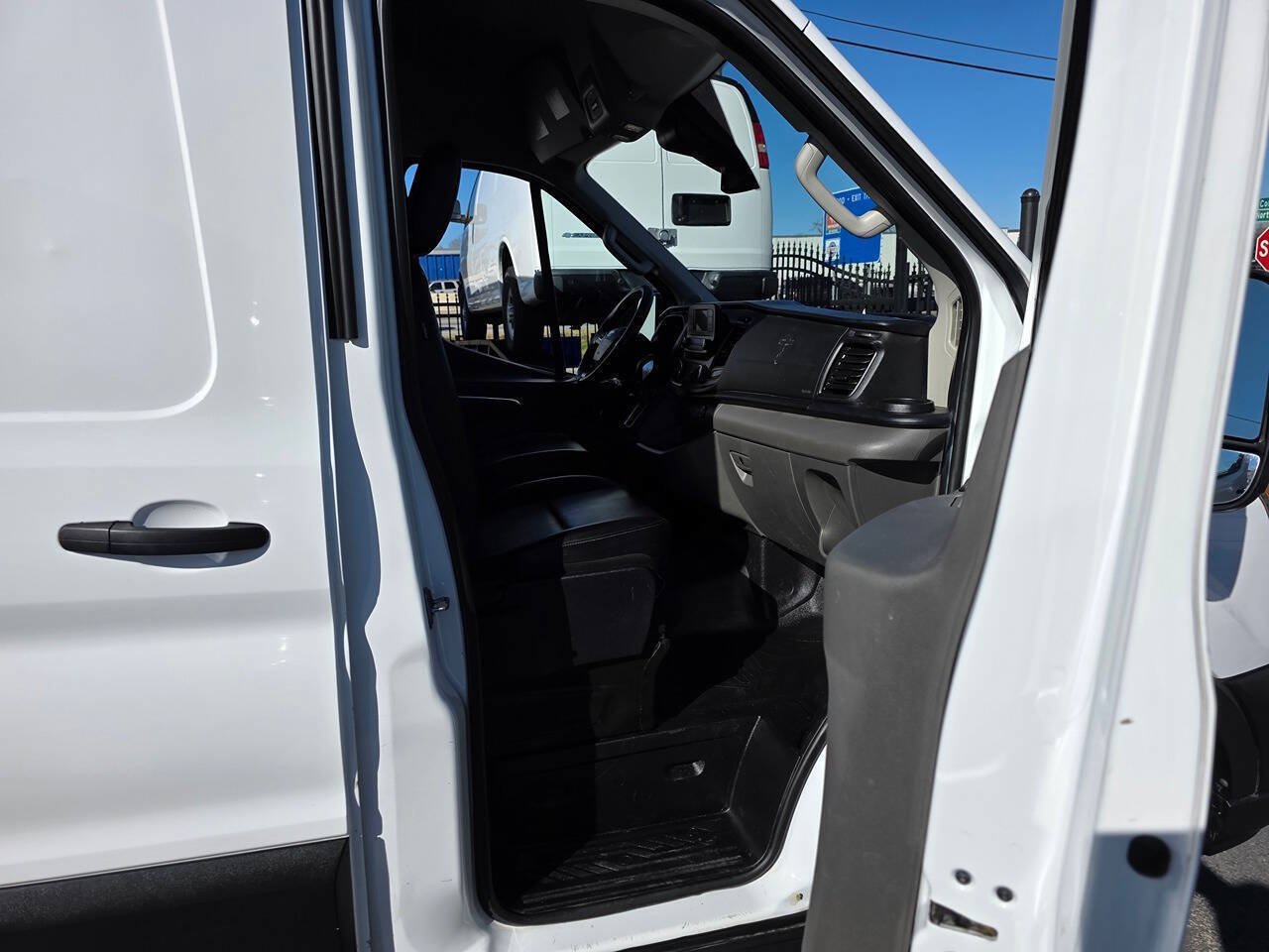 Used 2022 Ford Transit 250 Medium Roof AWD w/ Load Area Protection Package image 14