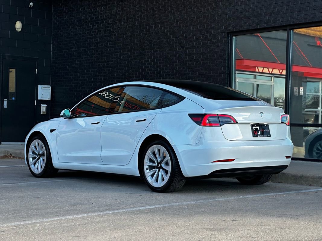 Used 2023 Tesla Model 3 Standard Range image 4