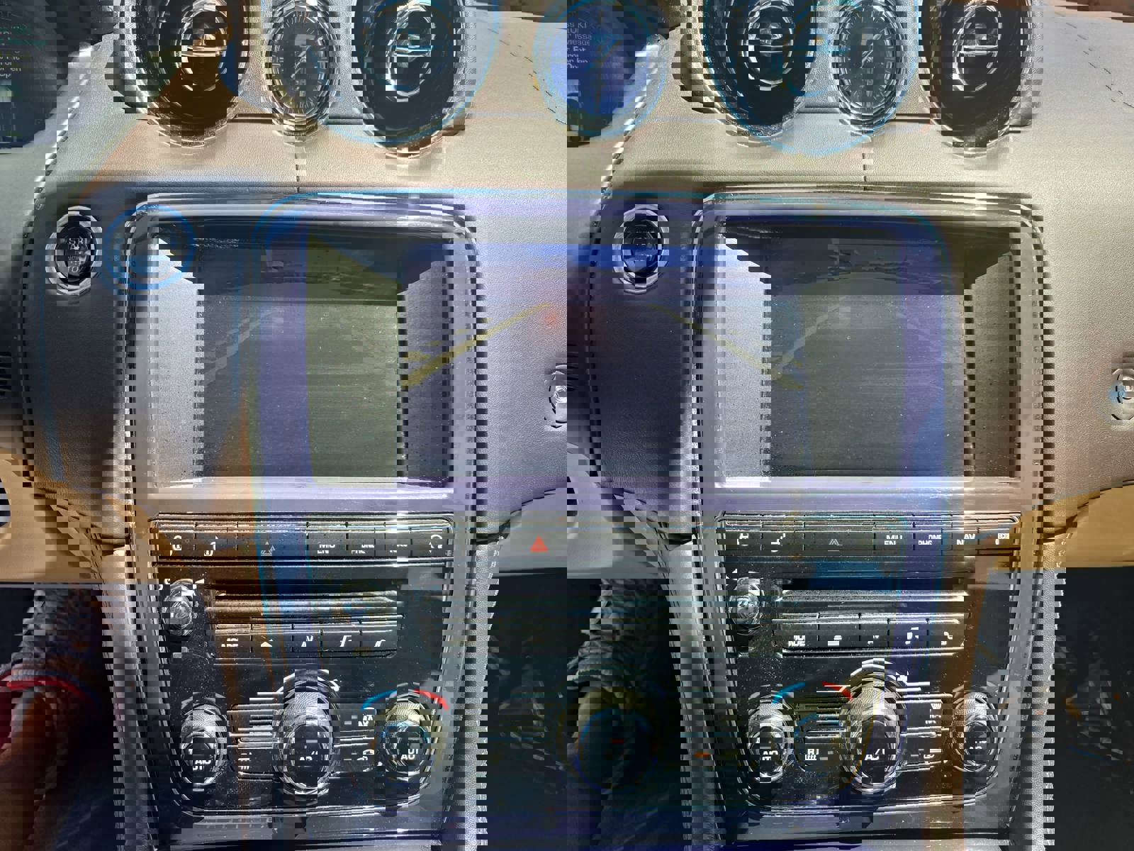 Used 2013 Jaguar XJ image 26