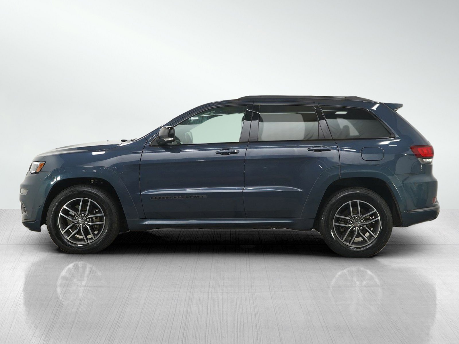Used 2020 Jeep Grand Cherokee Limited X image 2