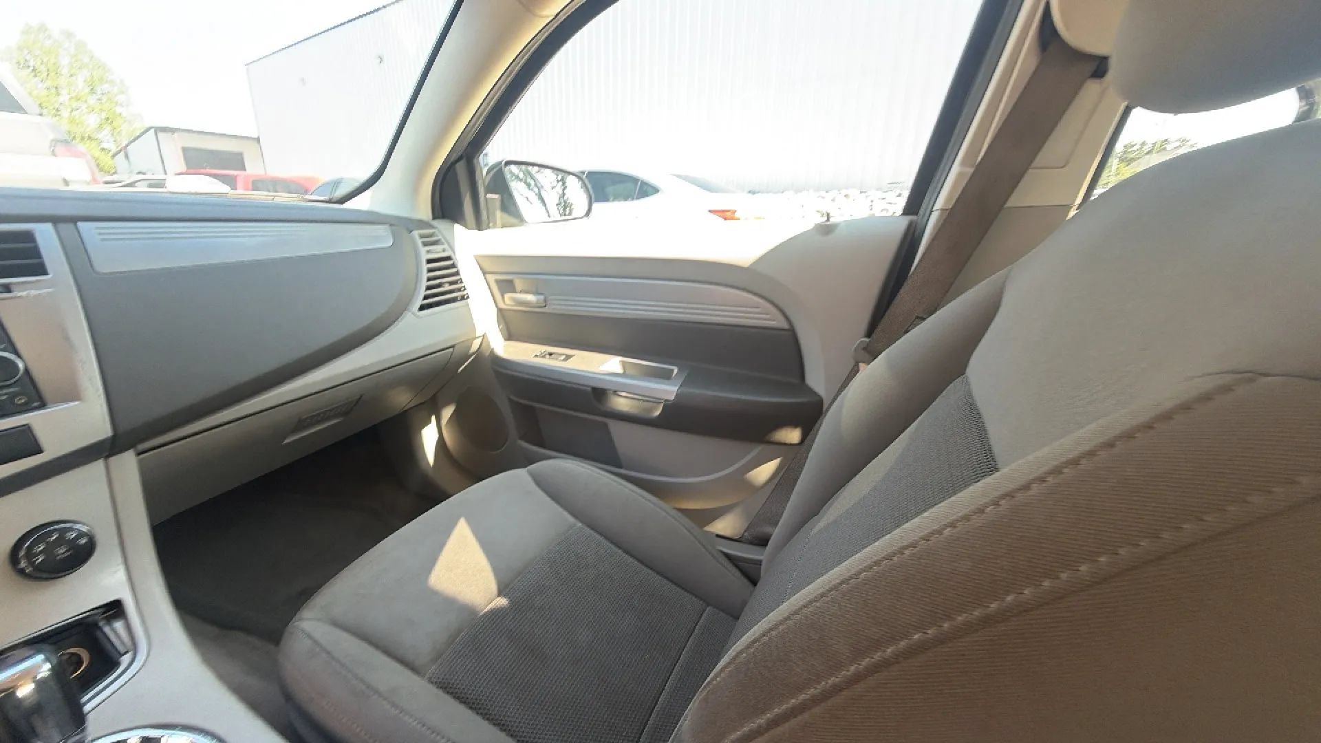 Used 2010 Chrysler Sebring Touring FWD image 10