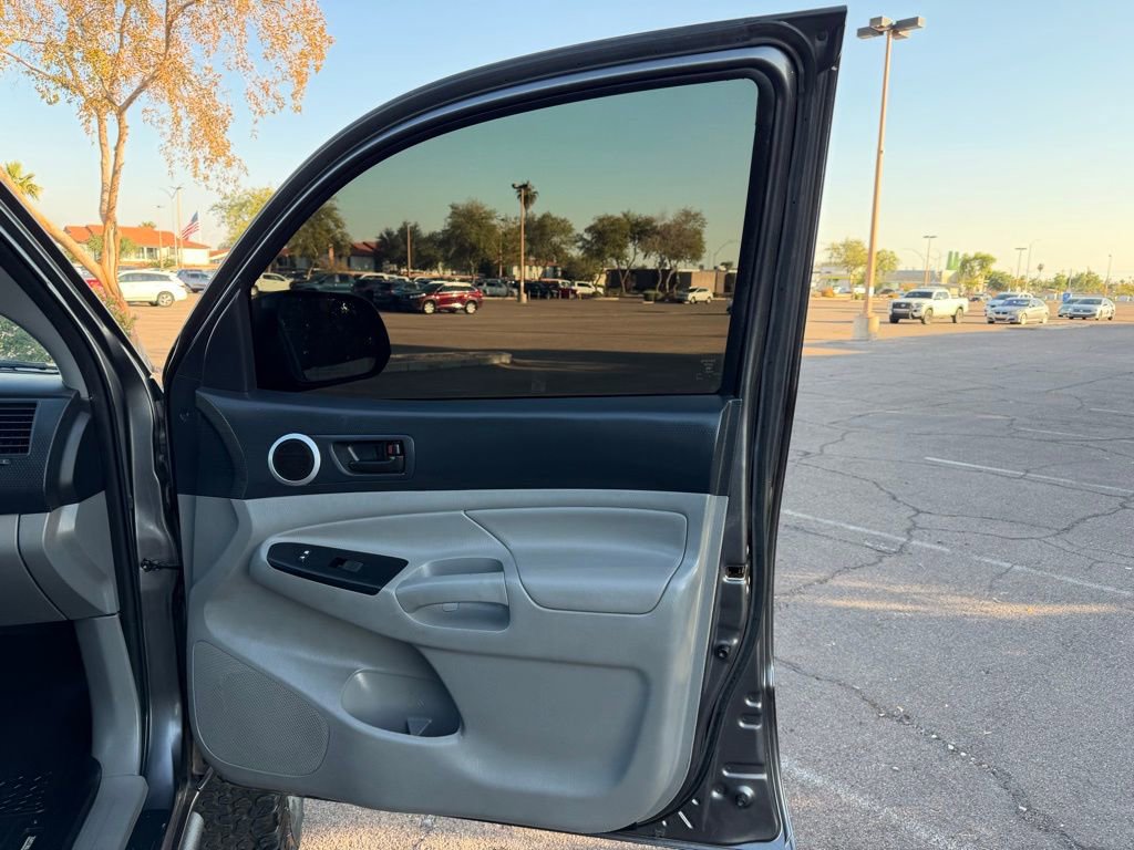 Used 2014 Toyota Tacoma 4x4 Double Cab image 18