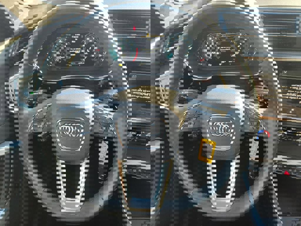 Used 2025 Audi Q3 2.0T Premium image 17