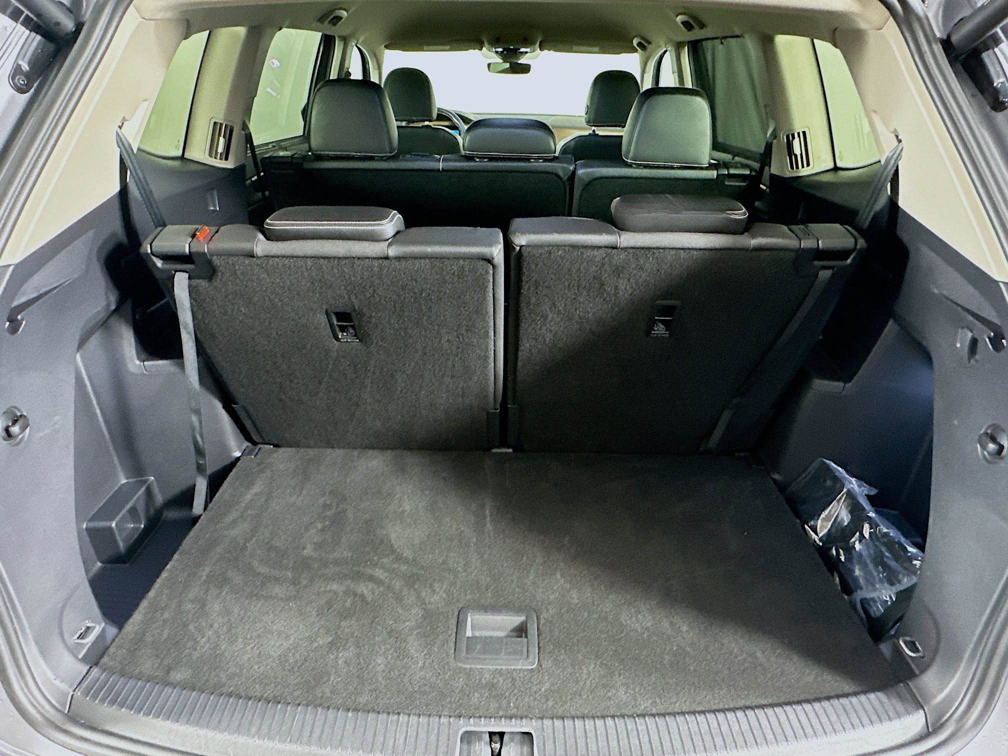 Used 2024 Volkswagen Atlas SE image 30