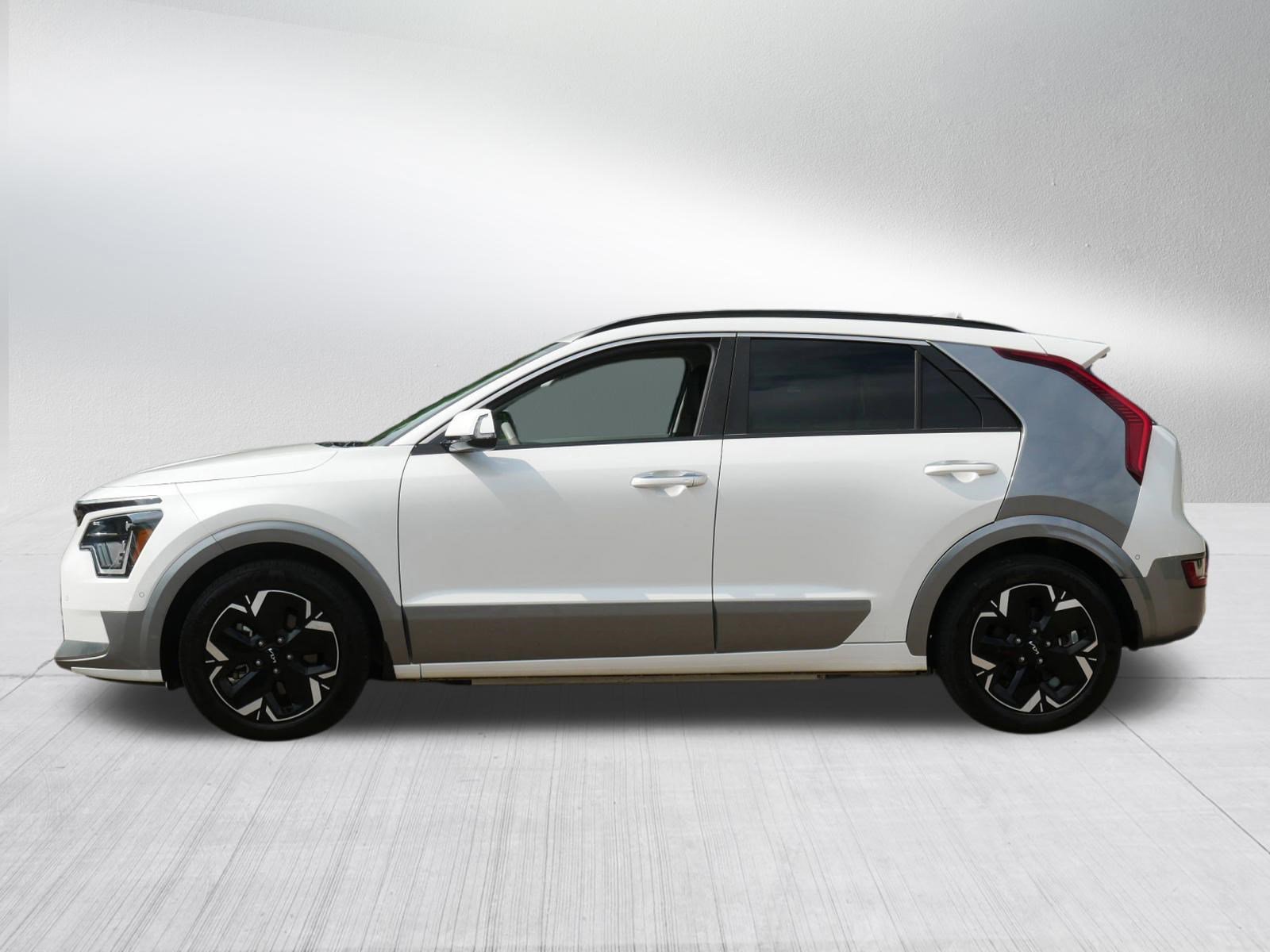 Certified 2024 Kia Niro Wave w/ Wave Preserve Package FWD image 4