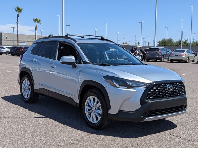 Used 2022 Toyota Corolla Cross LE w/ Moonroof Package FWD image 3