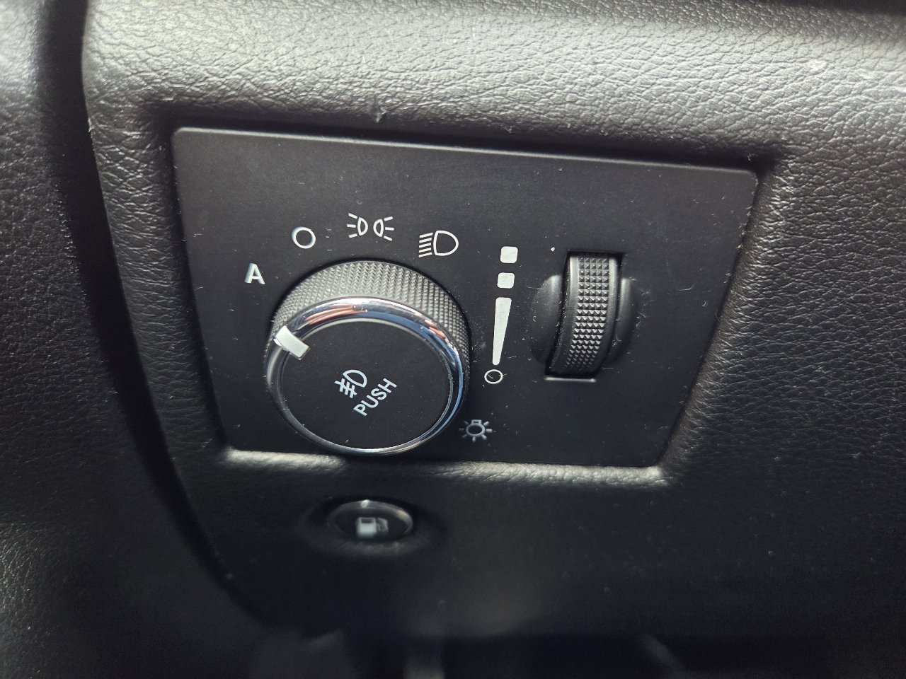 Used 2020 Jeep Grand Cherokee Limited X image 27