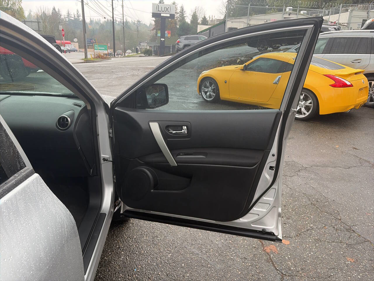 Used 2013 Nissan Rogue SV w/ Premium Pkg image 12