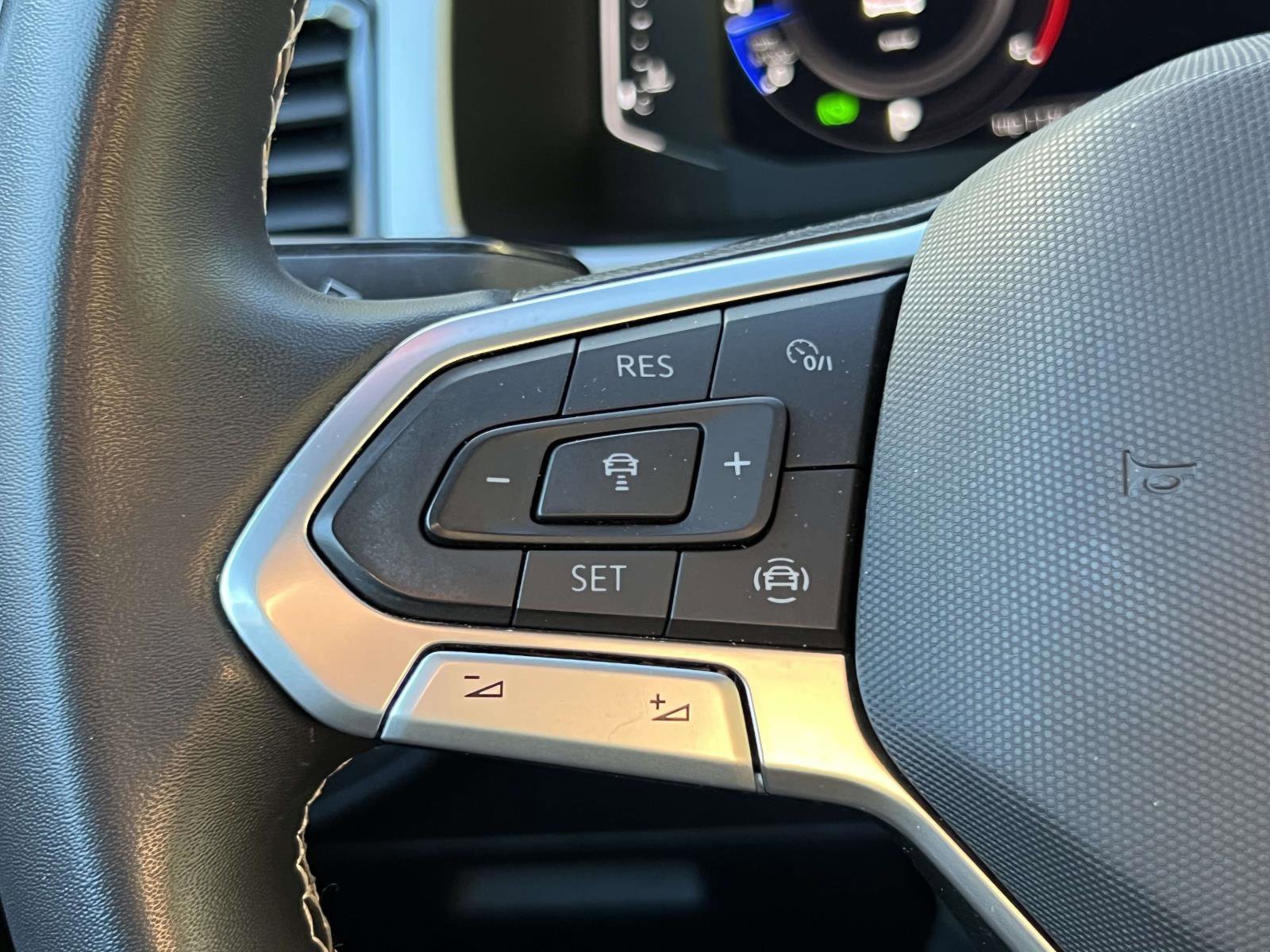 Used 2022 Volkswagen Atlas Cross Sport SE image 22