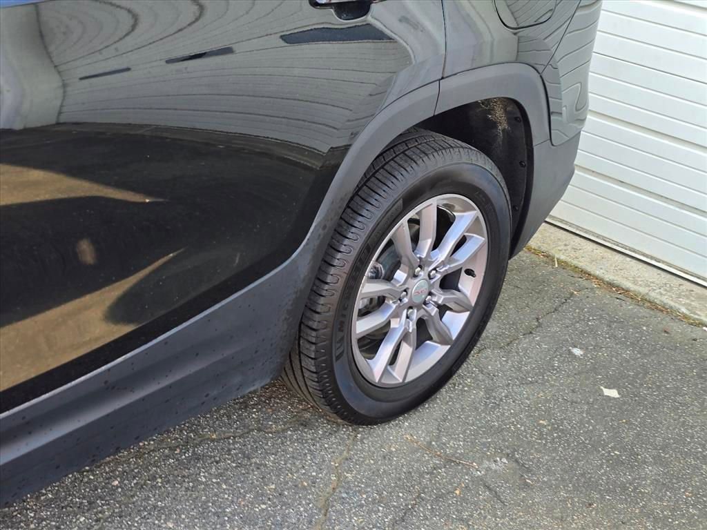 Used 2023 GMC Terrain SLT image 17