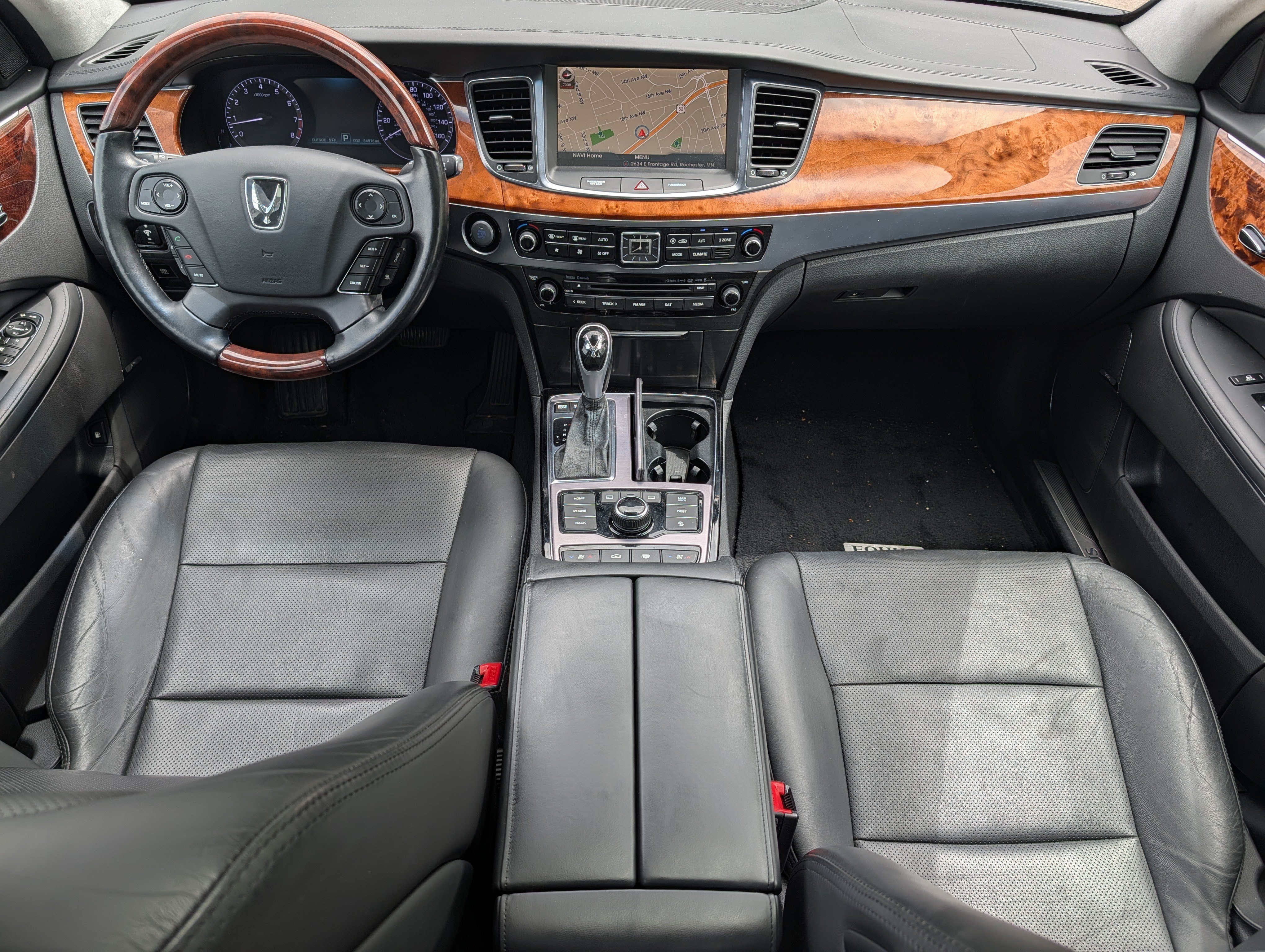Used 2014 Hyundai Equus Signature RWD image 10