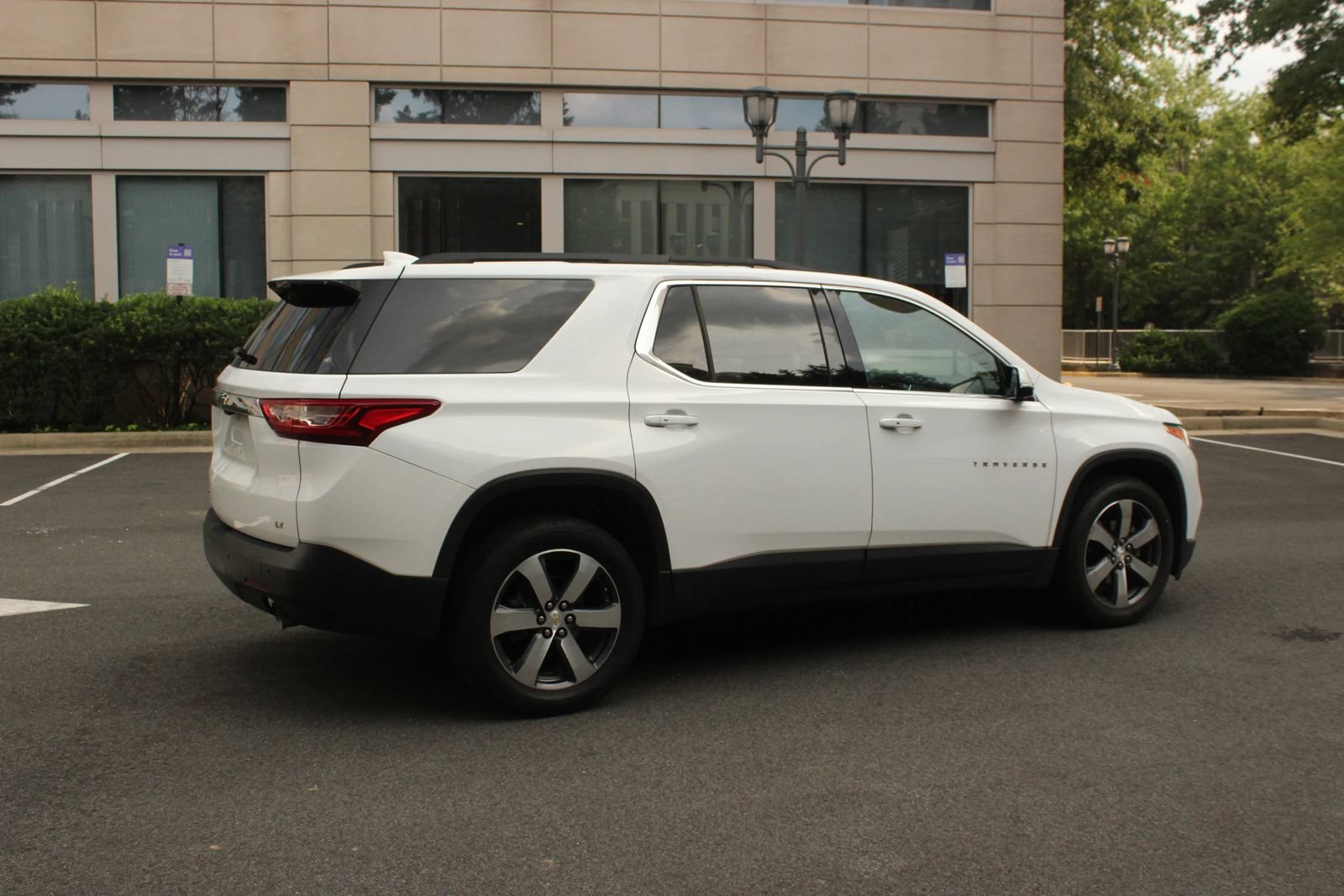 Used 2019 Chevrolet Traverse LT w/ LT Premium Package AWD/4WD image 7
