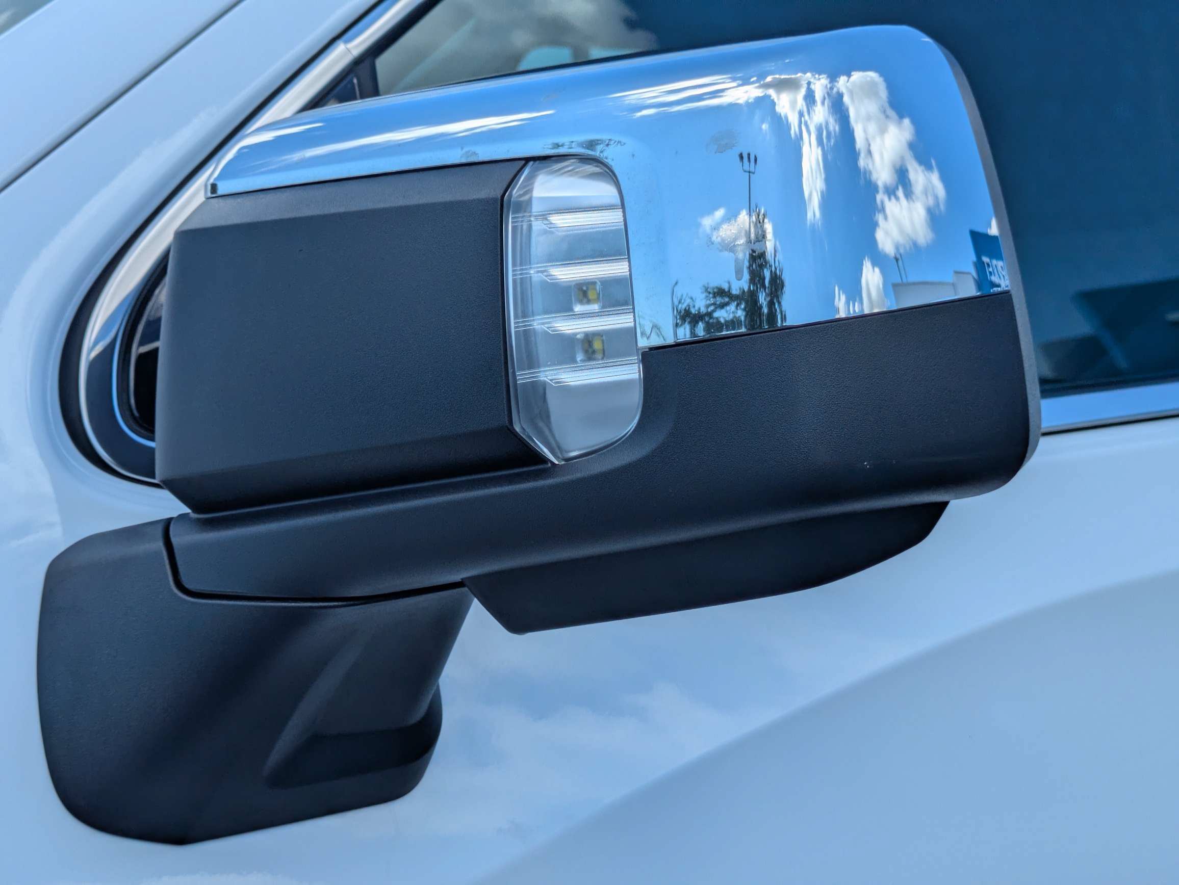 Certified 2025 GMC Sierra 1500 SLT RWD image 31
