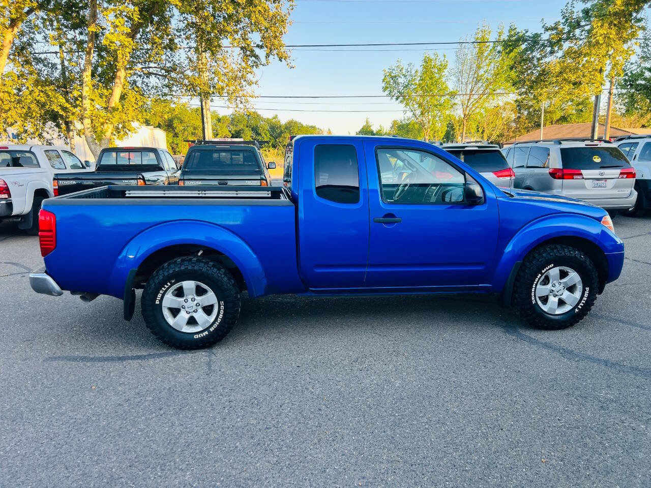Used 2012 Nissan Frontier SV w/ SV Premium Utility Pkg AWD/4WD image 6