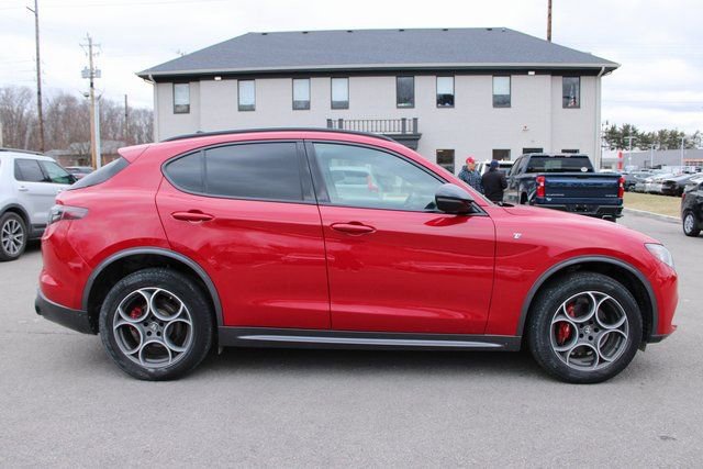 Used 2024 Alfa Romeo Stelvio Ti image 6