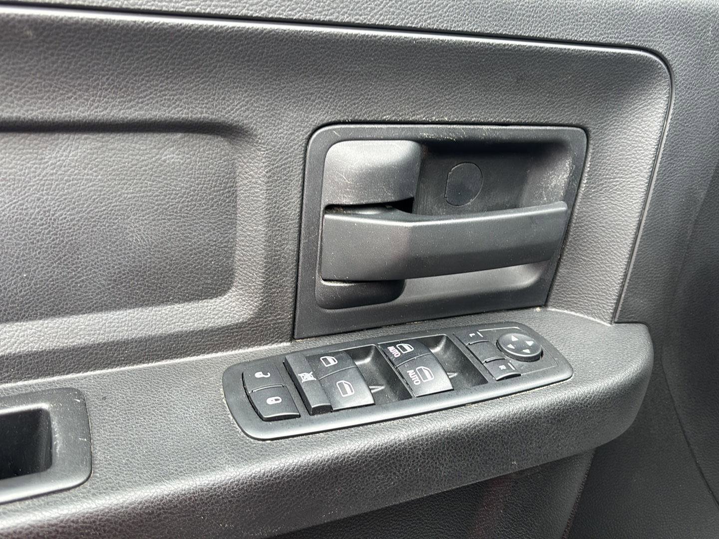 Used 2018 RAM 2500 Tradesman w/ Chrome Appearance Group image 17