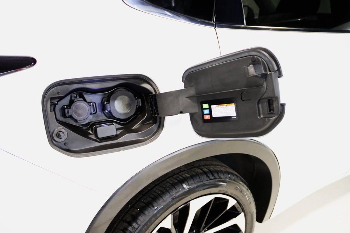 Used 2024 Mitsubishi Outlander 4WD Plug-In Hybrid image 10