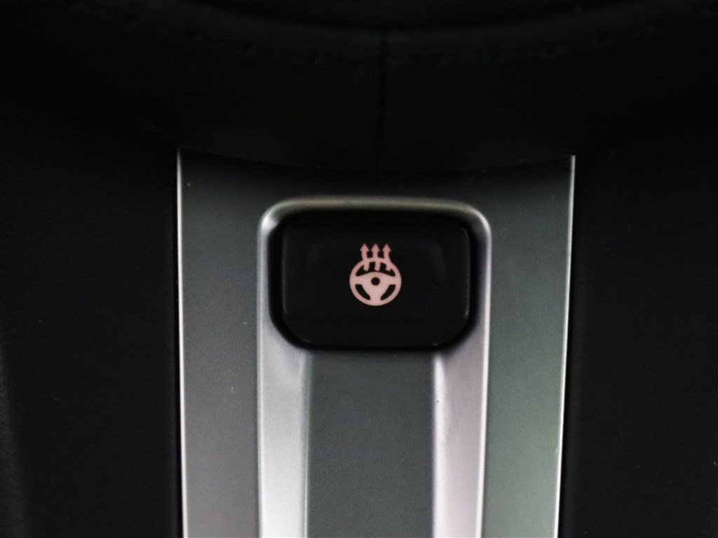 Used 2022 BMW M550i xDrive w/ Executive Package image 34